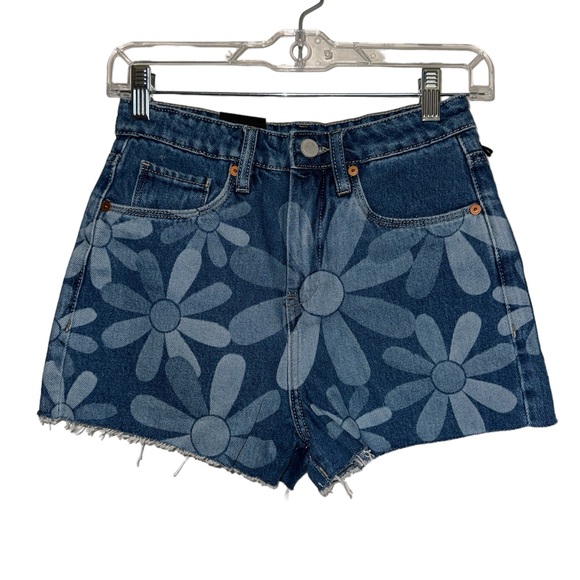 💙 NWT! Blank NYC Flower High Rise Shorts - Picture 5 of 11